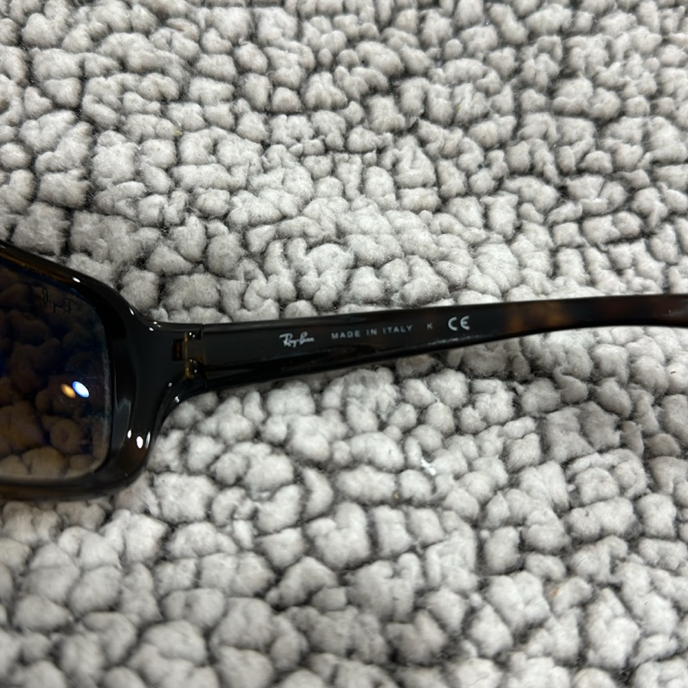 Ray-ban Sunglasses - Picture 3 of 3